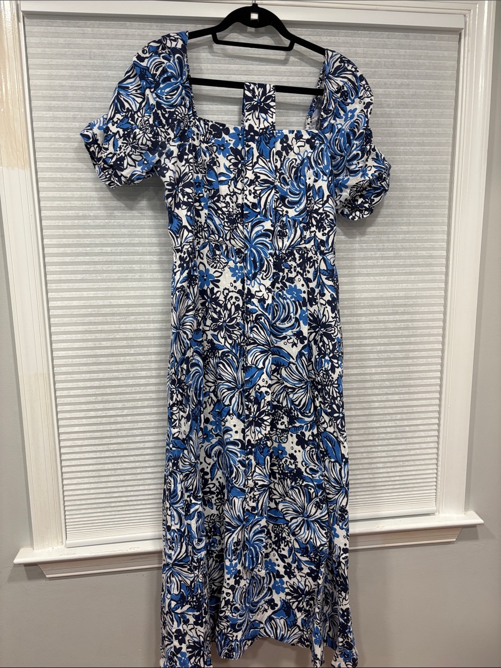 Lilly Pulitzer Blue and White Floral Puff-Sleeve Midi Dress